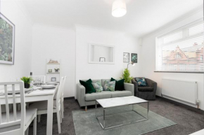 Modern centrally located 3 bed property with TVs in each bedroom super fast WiFi and crisp white hotel linen hosted by Our Home Short Stays